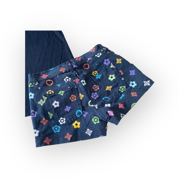 Flowers by Zoe ❉ Handbag Print Shorts ❉ Black with Multi Color Logo Print ❉ 6X 6 - Picture 10 of 14
